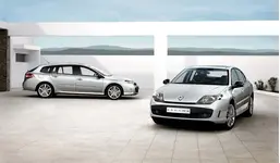 2008-Renault-Laguna-GT-1.webp