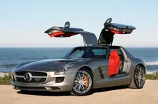 -mercedes-benz-sls-amg-gullwing-open-doors-590x391.webp