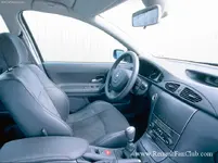 Renault-Laguna_2.0_T_2002_1.webp