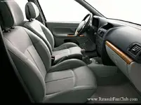 Renault-Clio_1.6_16V_2004_1.webp