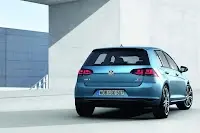 2013-Volkswagen-Golf-7-9.webp