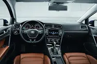 2013-Volkswagen-Golf-7-Interior-1.webp