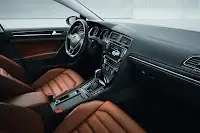 2013-Volkswagen-Golf-7-Interior-2.webp