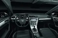 2013-Volkswagen-Golf-7-Interior-7.webp