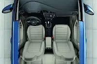 2013-Volkswagen-Golf-7-Interior-8.webp