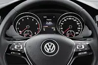 2013-Volkswagen-Golf-7-Interior-11.webp