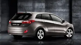 2013-Hyundai-i30-Wagon-2.webp