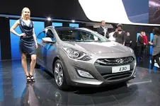 2013-Hyundai-i30-Wagon-4.webp