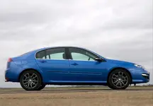 2011-renault-laguna-hatch-gt-line-18.webp