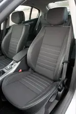 2011-renault-laguna-hatch-gt-line-03.webp