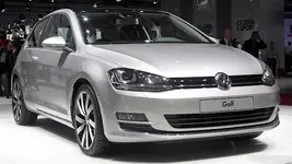 2013-Volkswagen-Golf-7-01.webp