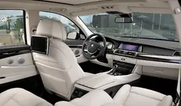 2014-BMW-5-Series-GT-interior.webp