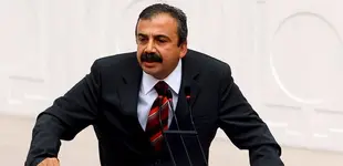 _sureyya_onderden_ilginc_cikis13814001090_h1083745.webp