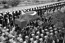 -ataturk-mustafa-kemal-dolmabahce-1108613212381541.webp