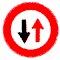 TrafikTanzim_KarsidanGeleneYolVer.gif
