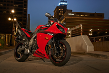 -prices-of-the-2014-yamaha-yzf-r1-photo-gallery_15.webp