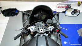 2014-yamaha-yzf-r1-controls-view.webp