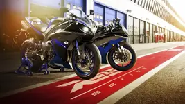 2014-Yamaha-YZF-R1-EU-Race-Blu-Static-009.webp