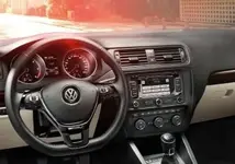 015-yeni-volkswagen-jetta-turkiye-fiyati-7-300x211.webp