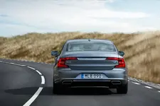 20160604101434_yeni-volvo-s90-27.webp