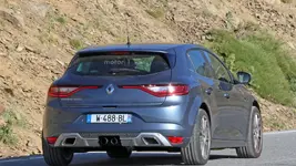 2018-renault-megane-rs-spy-photo.webp