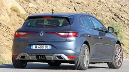 2018-renault-megane-rs-spy-photo.webp