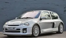 satilik-clio-v6-ingiltere-687x400.webp