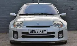 satilik-clio-v6-ingiltere-on-gorunum.webp